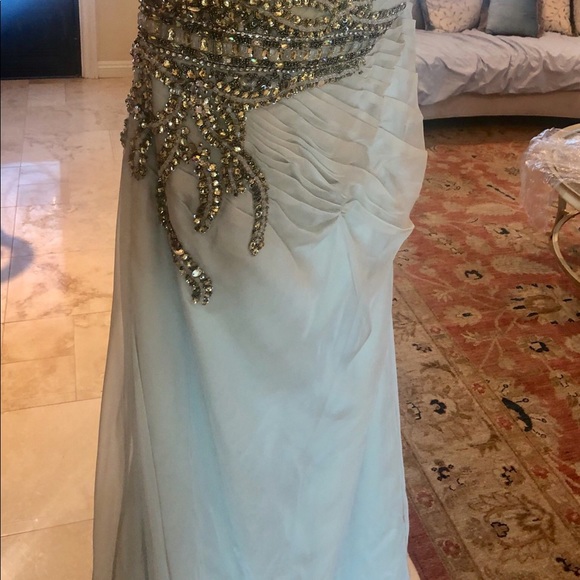 TERANI Couture Evening Dress - Picture 4 of 5